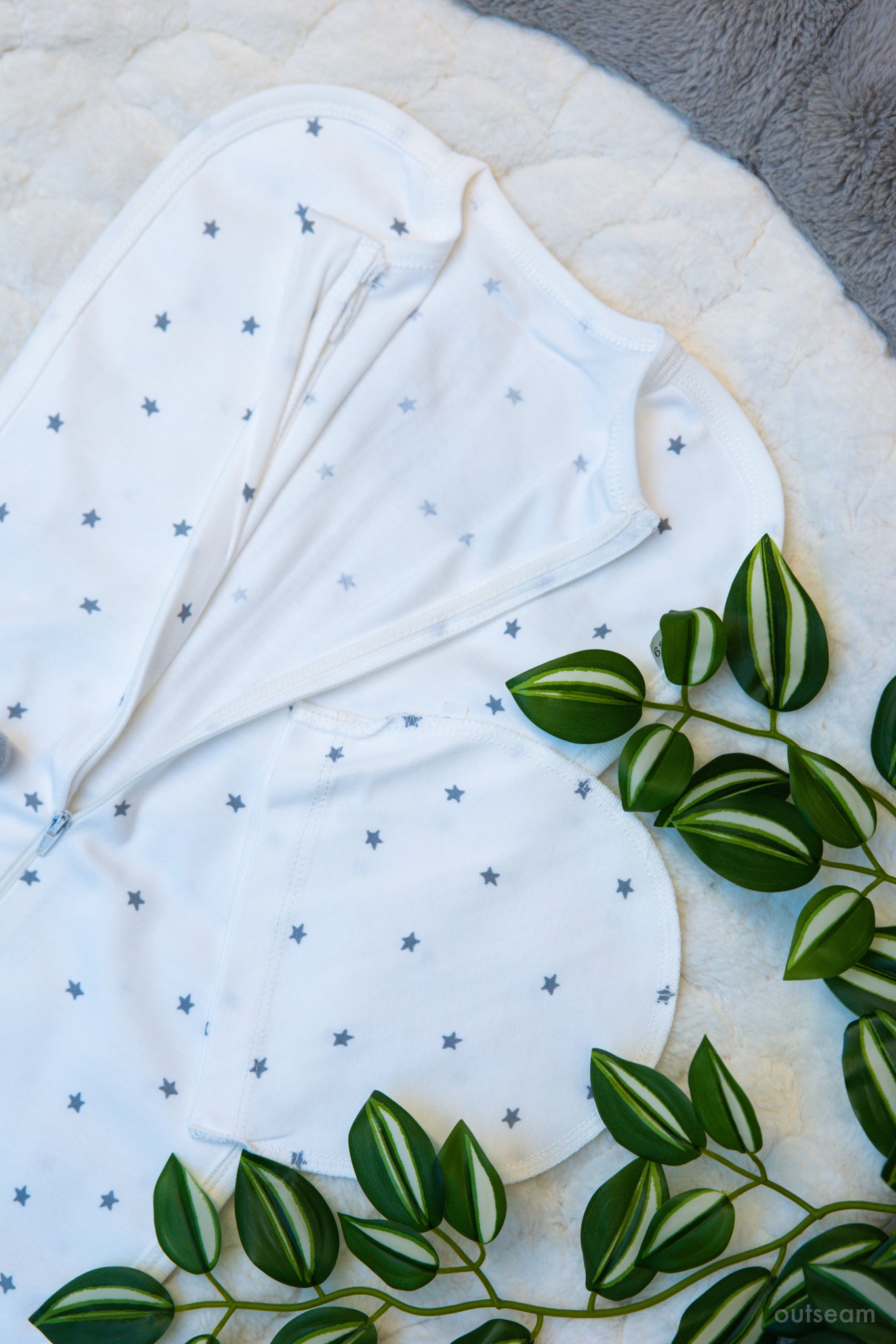 Outseam Newborn Sleep Cocoon Grey Stars — detail view 3